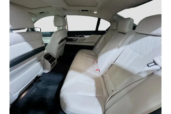 $26450 : BMW 7 Series 2018 750i 4dr S image 10