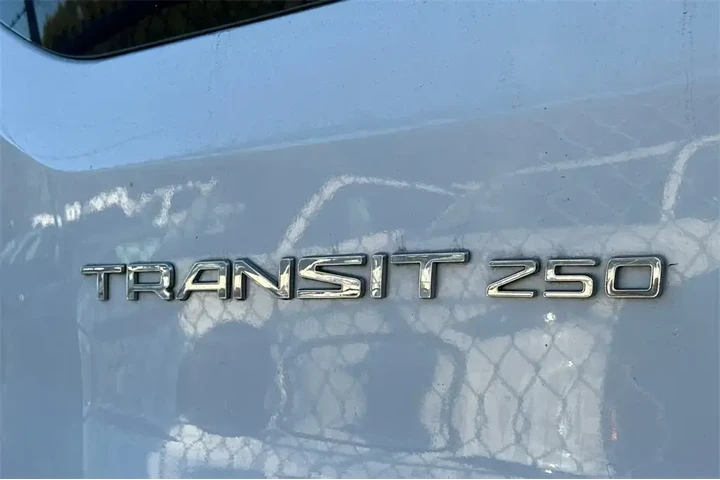 $29941 : Ford Transit 2018 250 3dr LW image 5