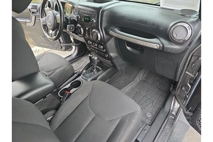 $24995 : Jeep Wrangler 2016 4x4 Willy image 9