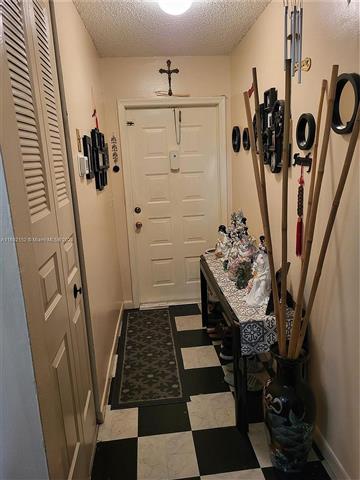 $1000 : 3 Bedroom 1 Bathroom Townhome image 7