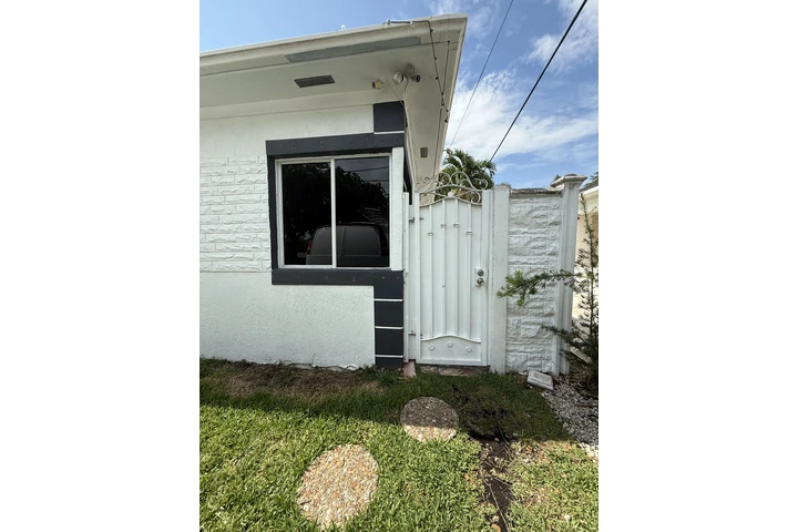 $1500 : EFFICIENCY en West Miami image 10
