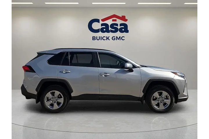 $29892 : Toyota RAV4 2023 AWD XLE 4dr image 2