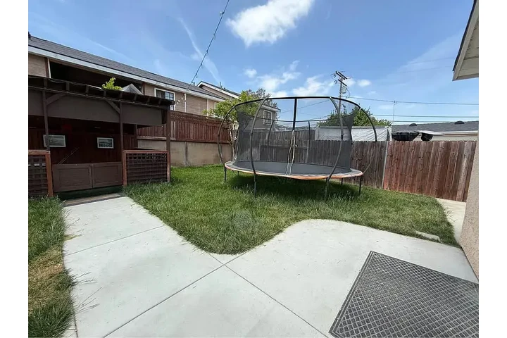 $800 : Beautiful Home...LAKEWOOD,CA image 7