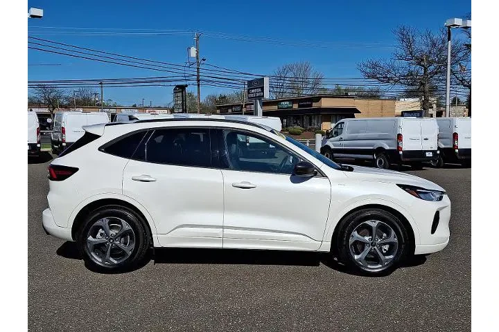 $25437 : Ford Escape 2023 ST-Line 4dr image 7