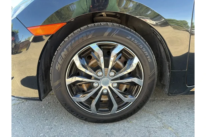 $17500 : Honda Civic 2018 LX 4dr Seda image 9