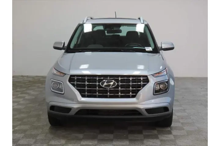 $17713 : Hyundai VENUE 2024 SEL 4dr C image 2