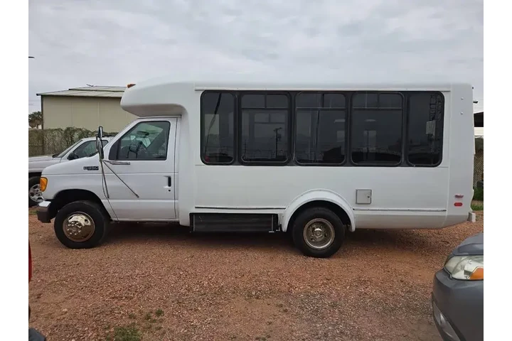 $9950 : 2005 Econoline Commercial Cut image 4