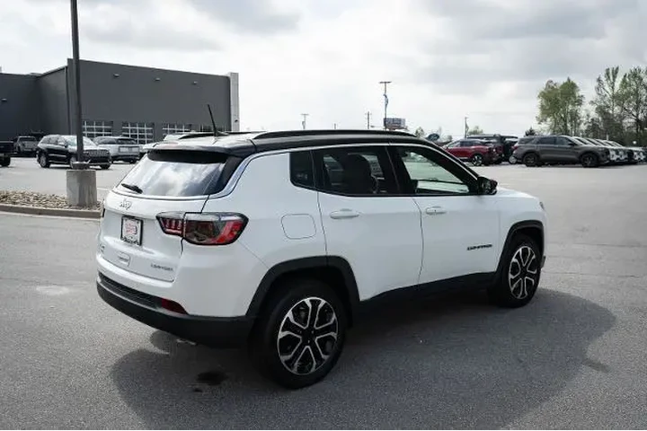 $27987 : Jeep Compass 2024 4x4 Limite image 10
