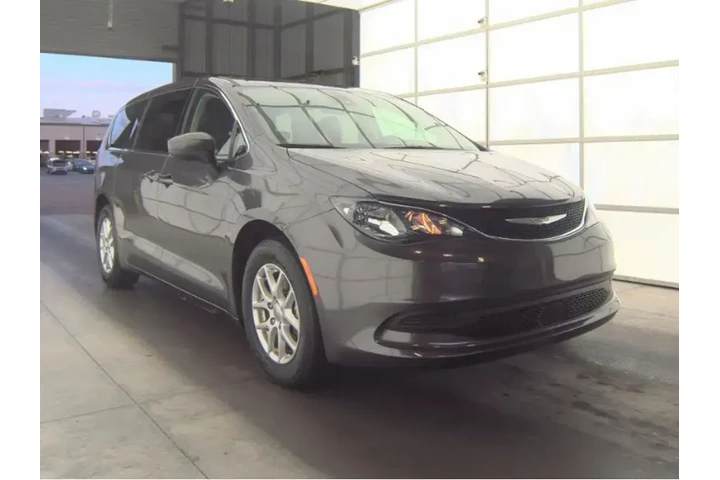 $20693 : Chrysler Voyager 2023 LX 4dr image 4