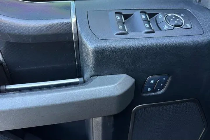 $39995 : Ford F-150 2017 4x4 Raptor 4 image 8