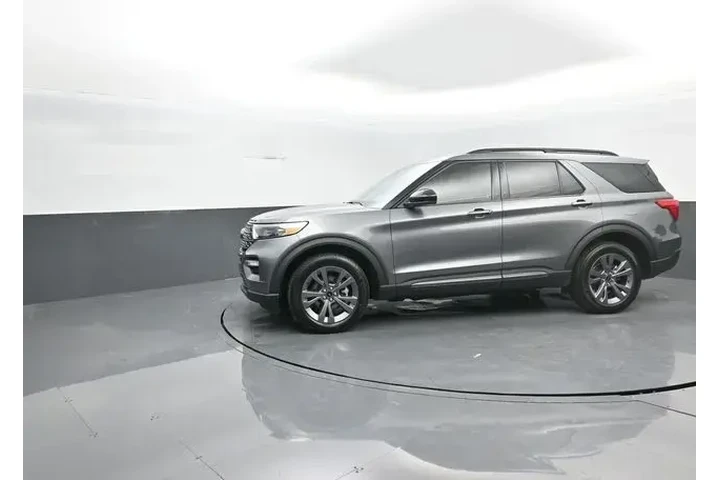 $35617 : Ford Explorer 2024 AWD XLT 4 image 4