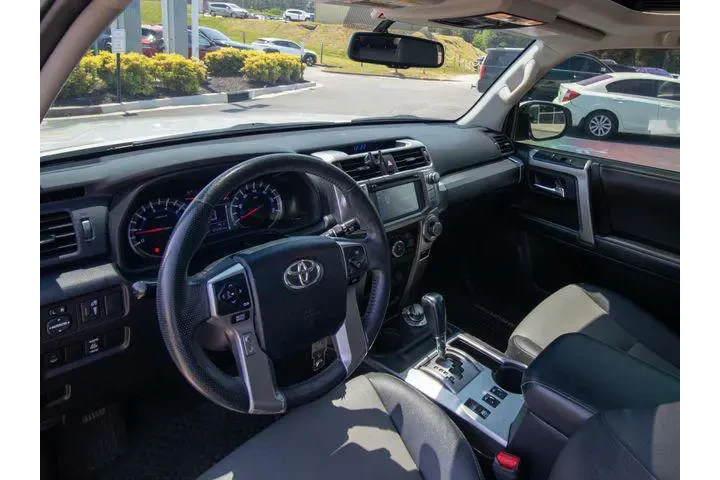 $33816 : Toyota 4Runner 2019 4x4 SR5 image 5