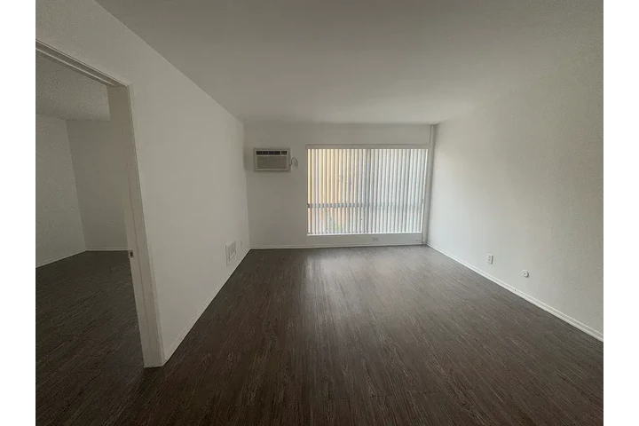 $1150 : Renta Depto 1Rec 1Baño + Park image 3