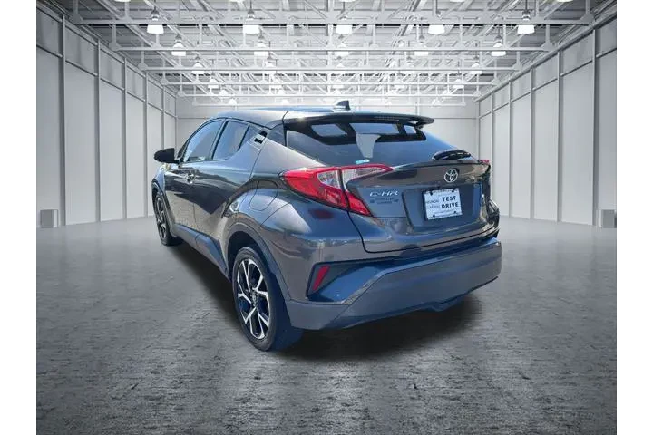 $17489 : Toyota C-HR 2019 XLE 4dr Cro image 5
