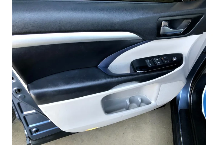 $22990 : 2019 Highlander XLE AWD V6 image 9