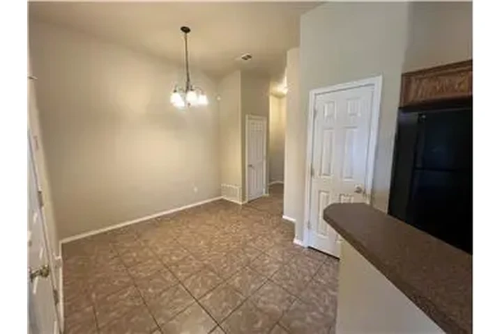 $1295 : Rental property with 3 bedro image 6