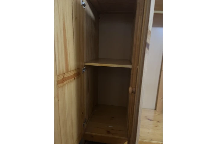 $85 : Muebles para ropa con espejo image 1