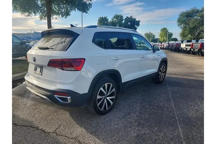 $19997 : Volkswagen Taos 2024 SE 4dr image 3