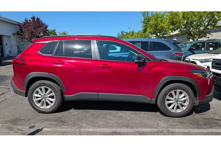 $27990 : 2025 Corolla Cross LE image 7
