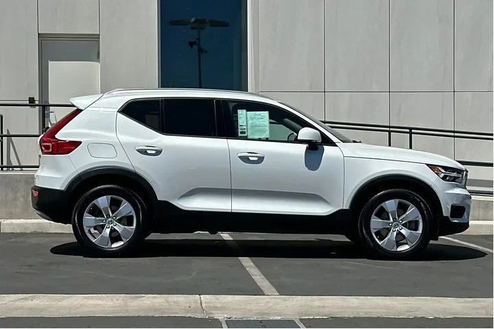 $22900 : Volvo XC40 2022 AWD T5 Momen image 2