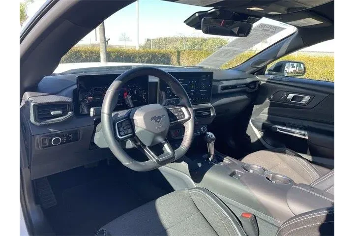 $28867 : Ford Mustang 2025 EcoBoost 2 image 10