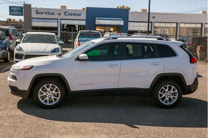 2018 Cherokee Latitude Plus F image 8