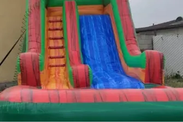 RENTA De JUMPER DE AGUA image 5