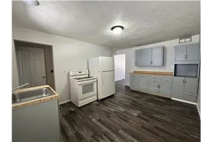 $675 : Rental property with 2 bedro image 3