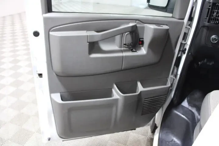 $19500 : GMC Savana 2016 2500 3dr Car image 10