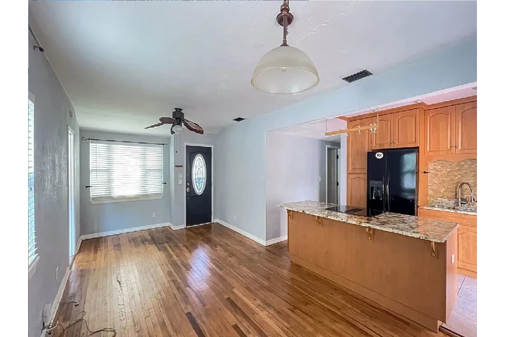 $950 : freshly painted, charming home image 2