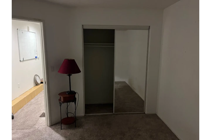 $1000 : Se Renta Recamara image 3