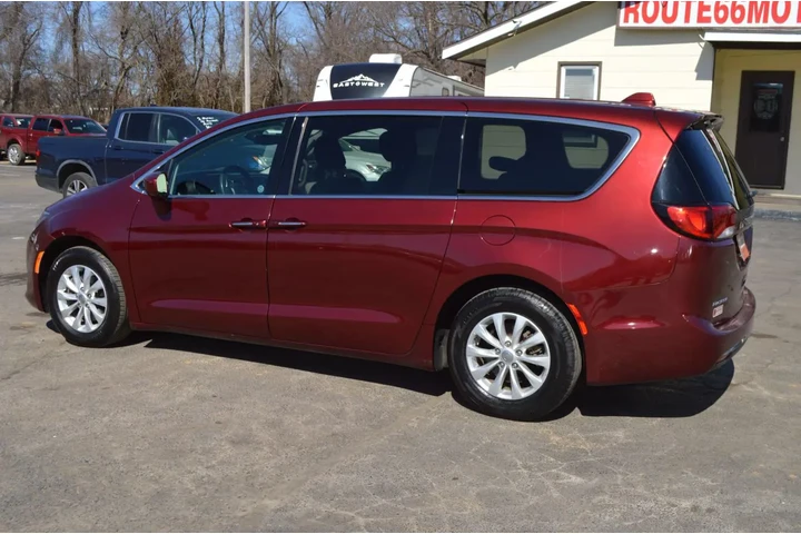 $13900 : 2018 CHRYSLER PACIFICA image 8