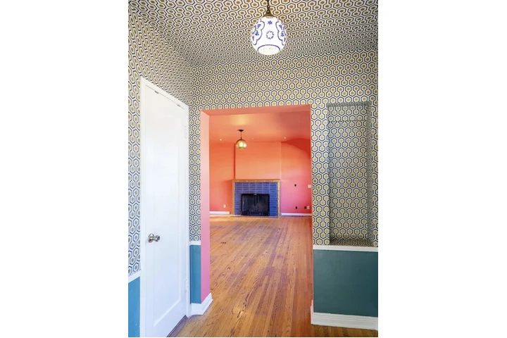 $1050 : charming Living room home image 3