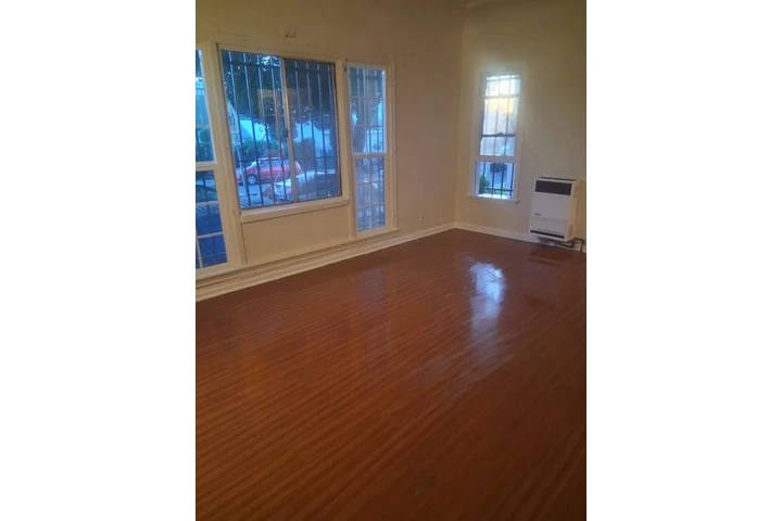 $1650 : 1 bedroom, 1st floor, large un image 1