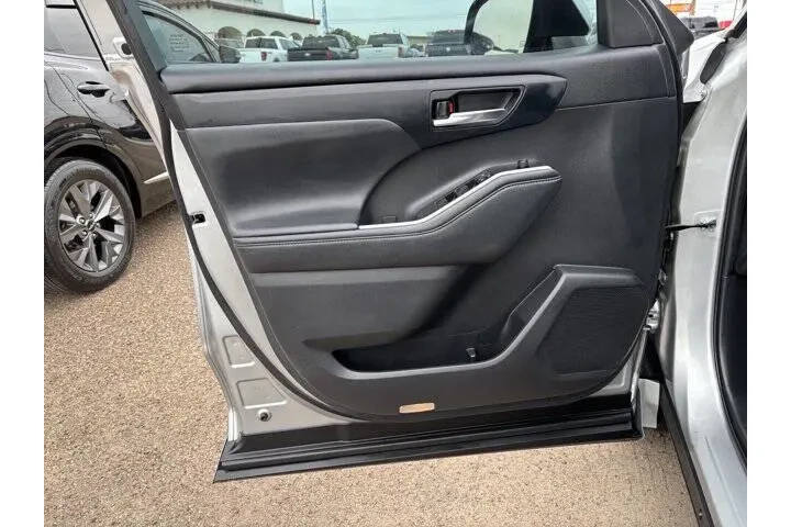 $32753 : 2022 Highlander XLE image 10