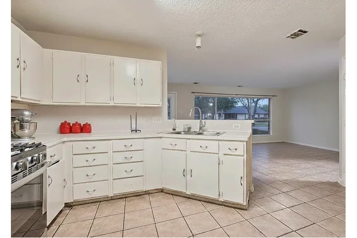 $1250 : 3 Bedroom Renta - Listo image 6