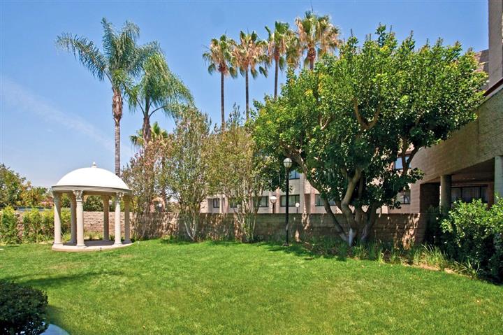 Doubletree by Hilton - LA image 1