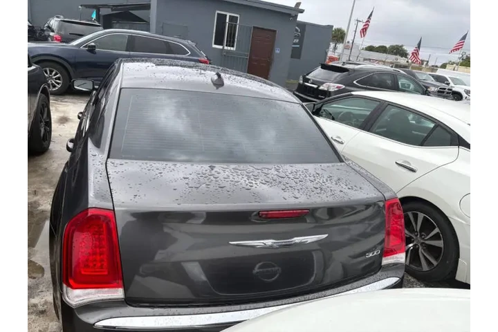 $6850 : 2017 300 Limited image 5