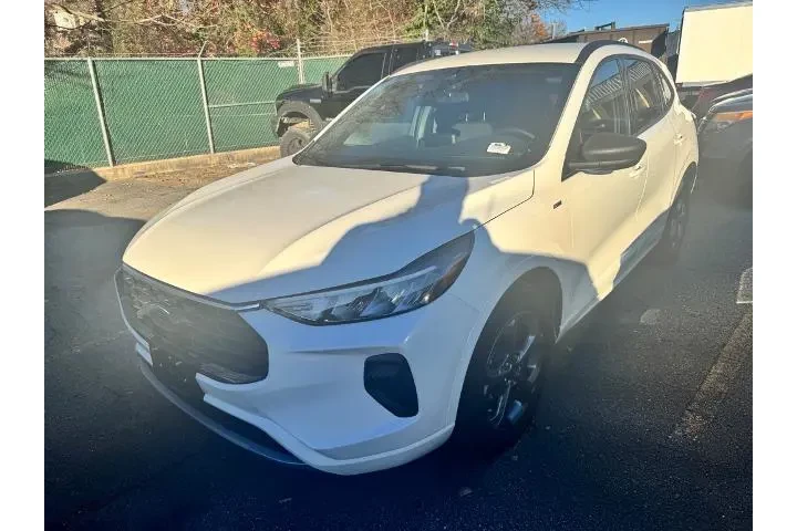 $25135 : Ford Escape Hybrid 2024 ST-L image 2