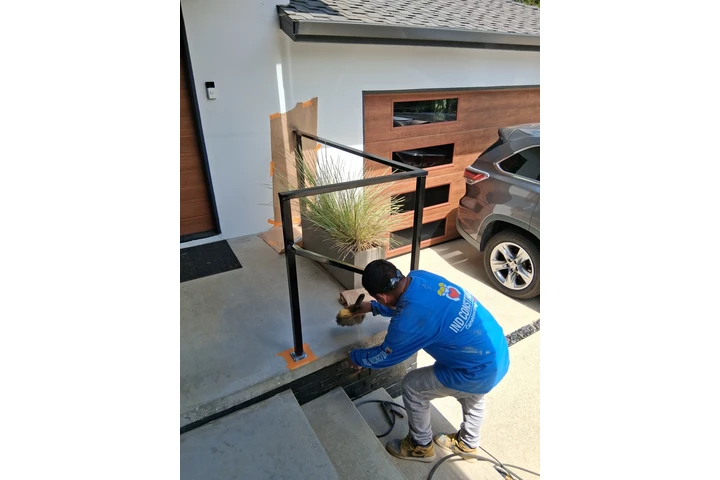 Busco soldador y alludante image 1