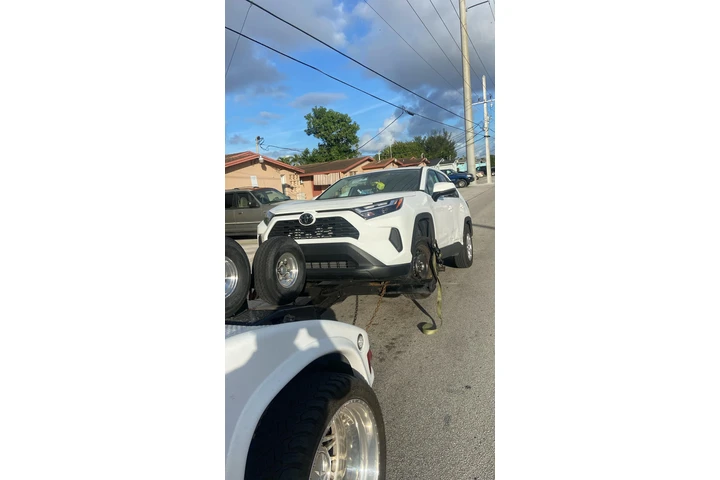 Fast Reliable Towing service image 3