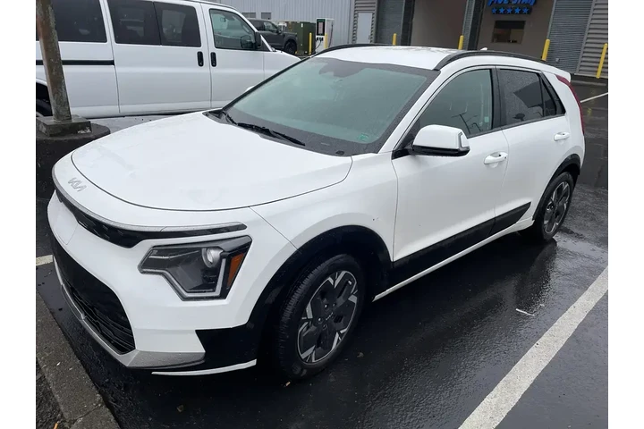 $24999 : Kia Niro EV 2024 Wind 4dr Cr image 2