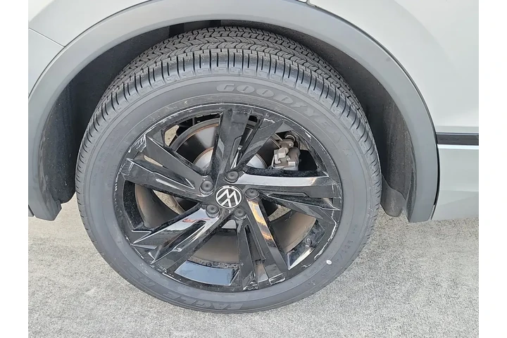 $23498 : Volkswagen Tiguan 2023 SE R- image 9