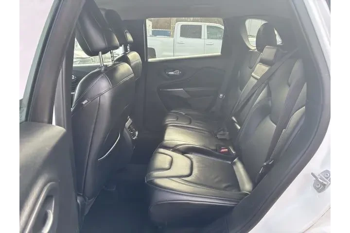 $16977 : Jeep Cherokee 2019 4x4 High image 9