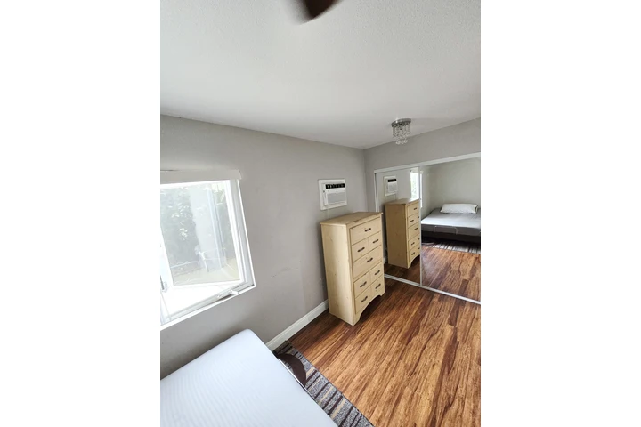 $1200 : Renta de Habitación Lynwood image 5