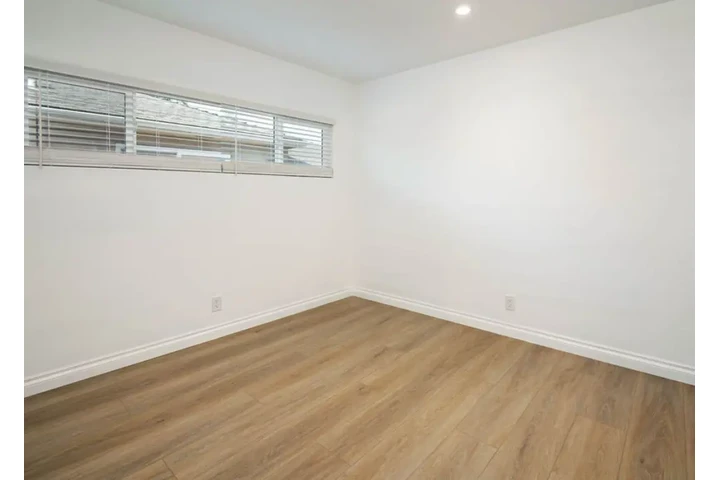 $2100 : Spacious 2 Bedroom House in LA image 7