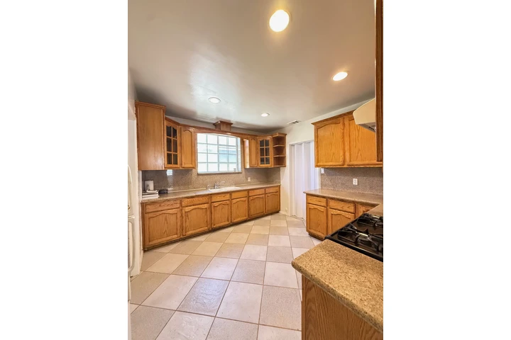 $3399 : Casa en Renta en South Gate image 9
