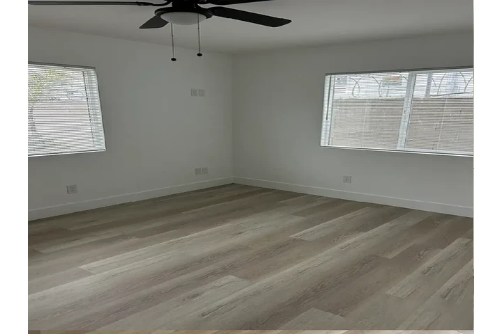 $1000 : NEW 2Bed/1Bath stainless-steel image 5