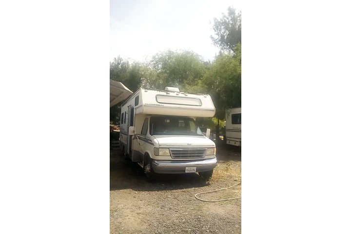 $6900 : 1FDKE30GXRHB027 image 1