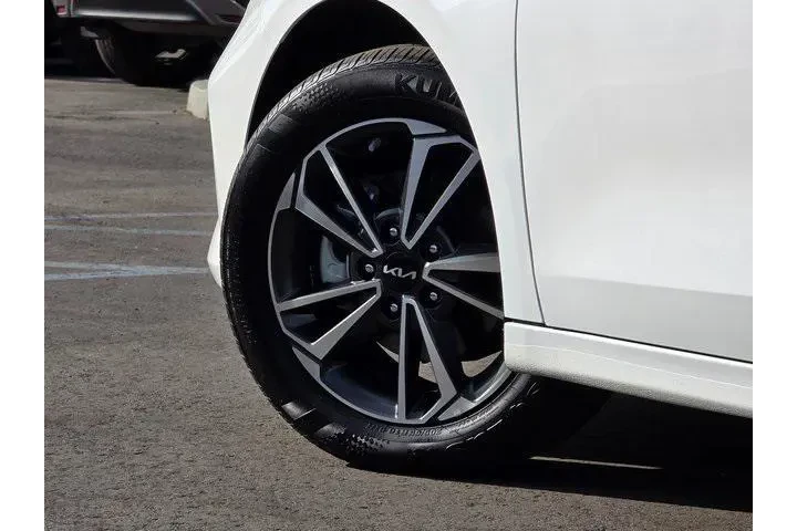$17900 : Kia Forte 2024 LXS 4dr Sedan image 8